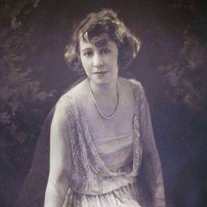 Meet your Posher, Evelyn